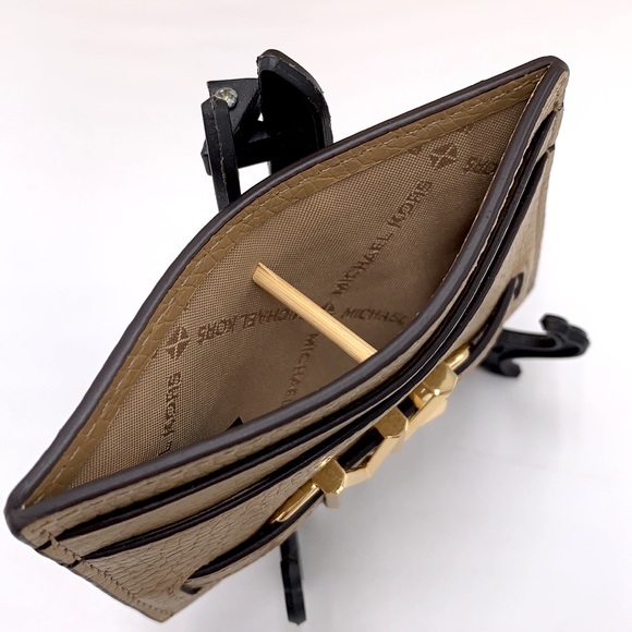 MICHAEL KORS
Reed Large Pebbled Leather Card Holder
Case Wallet
COLOR: CAMEL - Picture 3 of 9